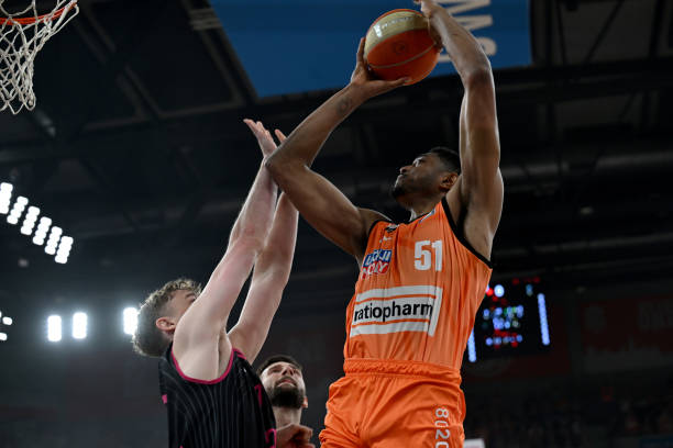 而后勤人员 而后勤人员