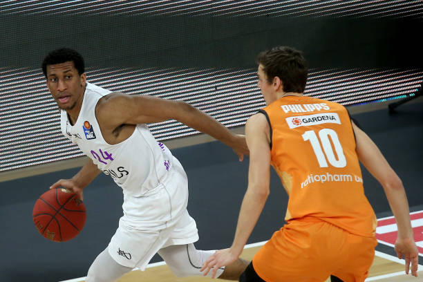 时制造威胁 时制造威胁