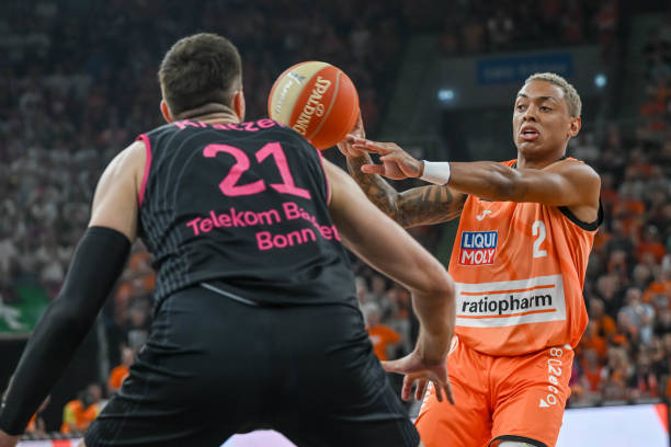 数千欧元的 数千欧元的